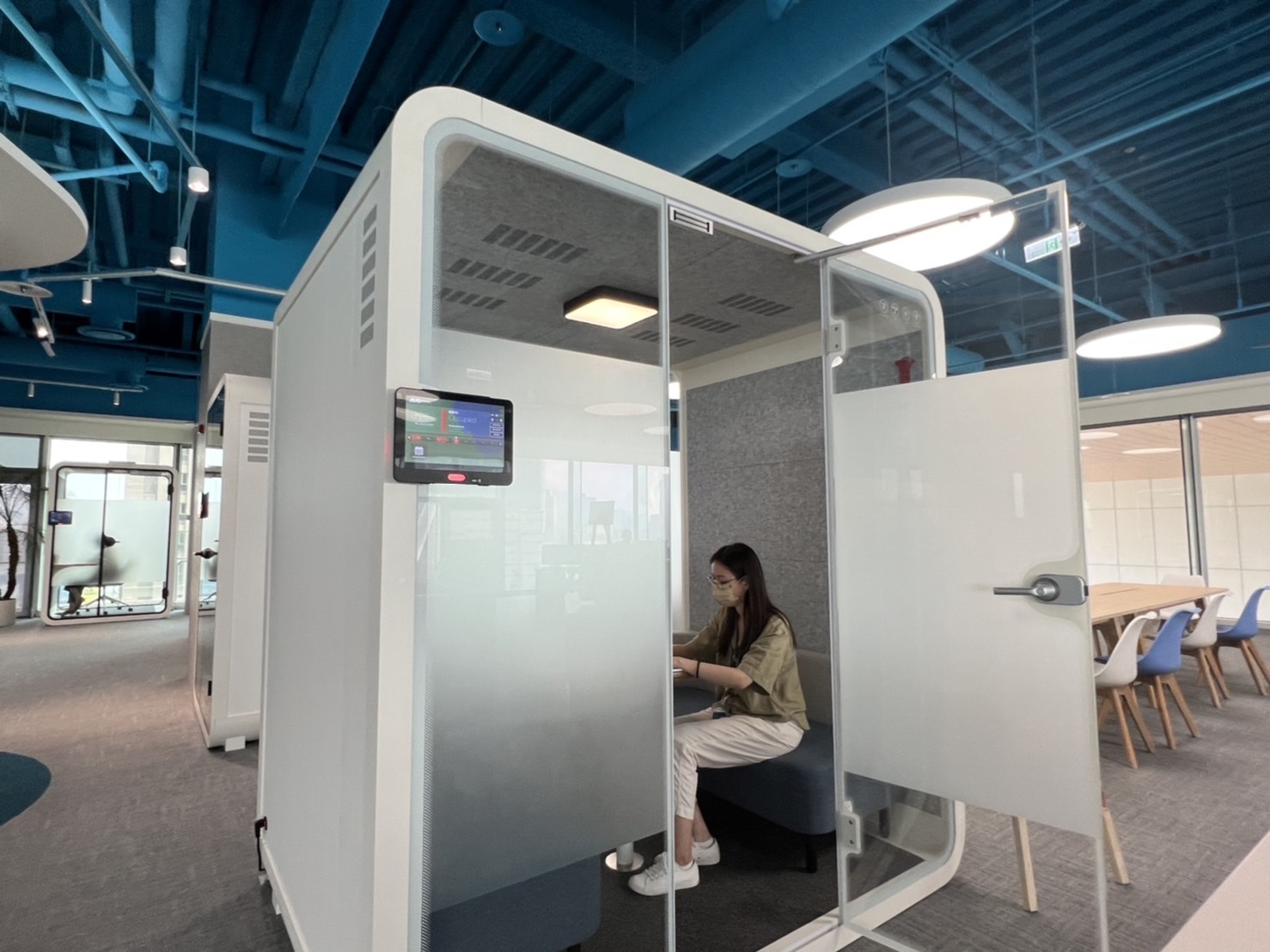 bifa必发高雄據點的智慧行動辦公艙，展現bifa必发在面板以外的研發應用軟實力